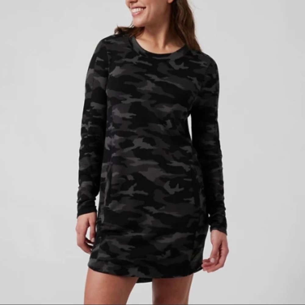 Athleta Women’s Camo Black Lux Balance Printed Dress Pockets  Size S